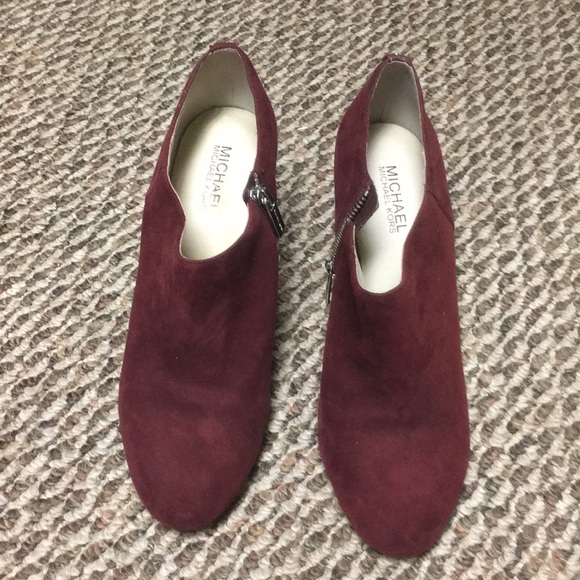Michael Kors Enclosed Suede Heels ( Velvet ) - Picture 2 of 8